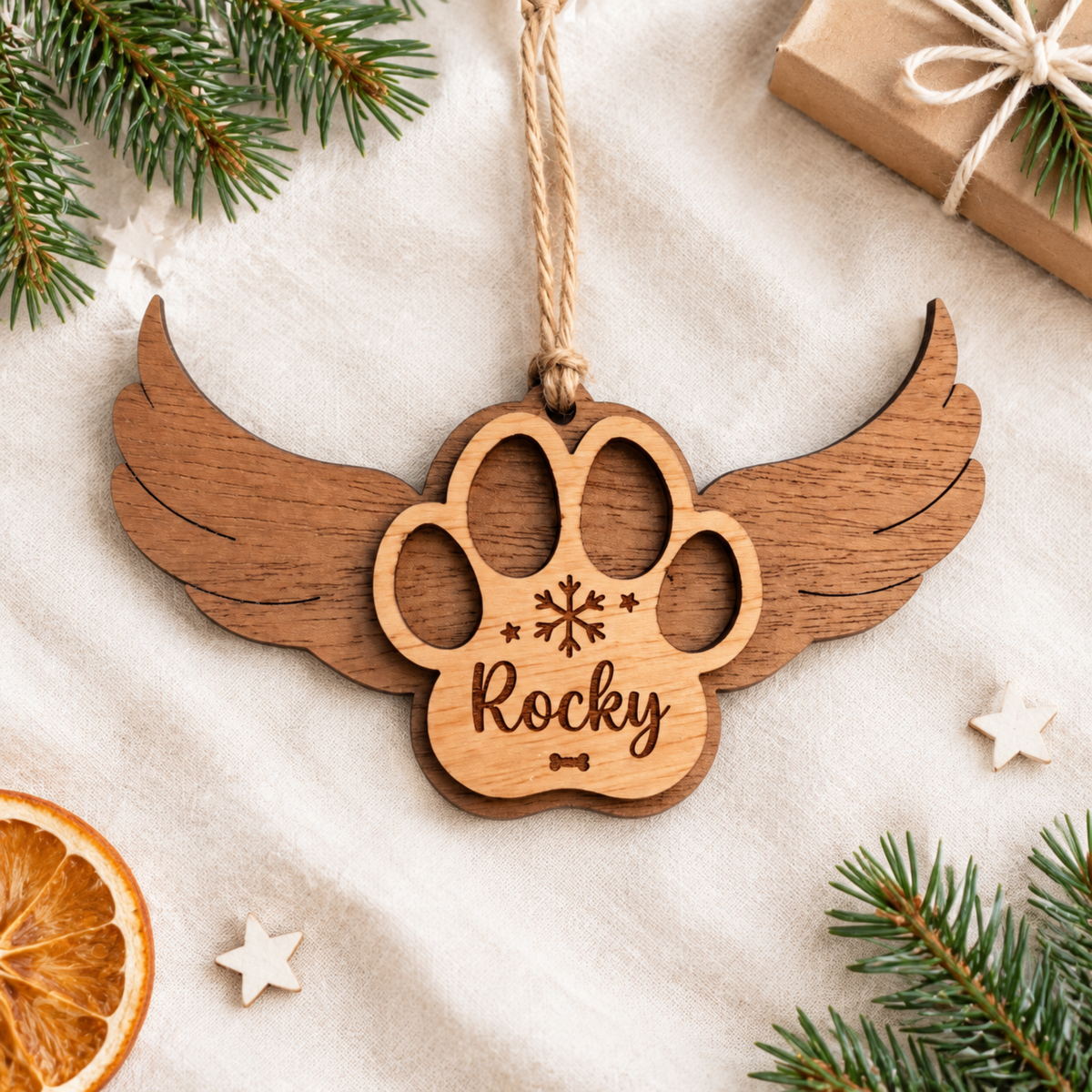 Bola de Navidad Huella con Alas de Ángel Personalizada en Madera | Adorno Conmemorativo Mascota
