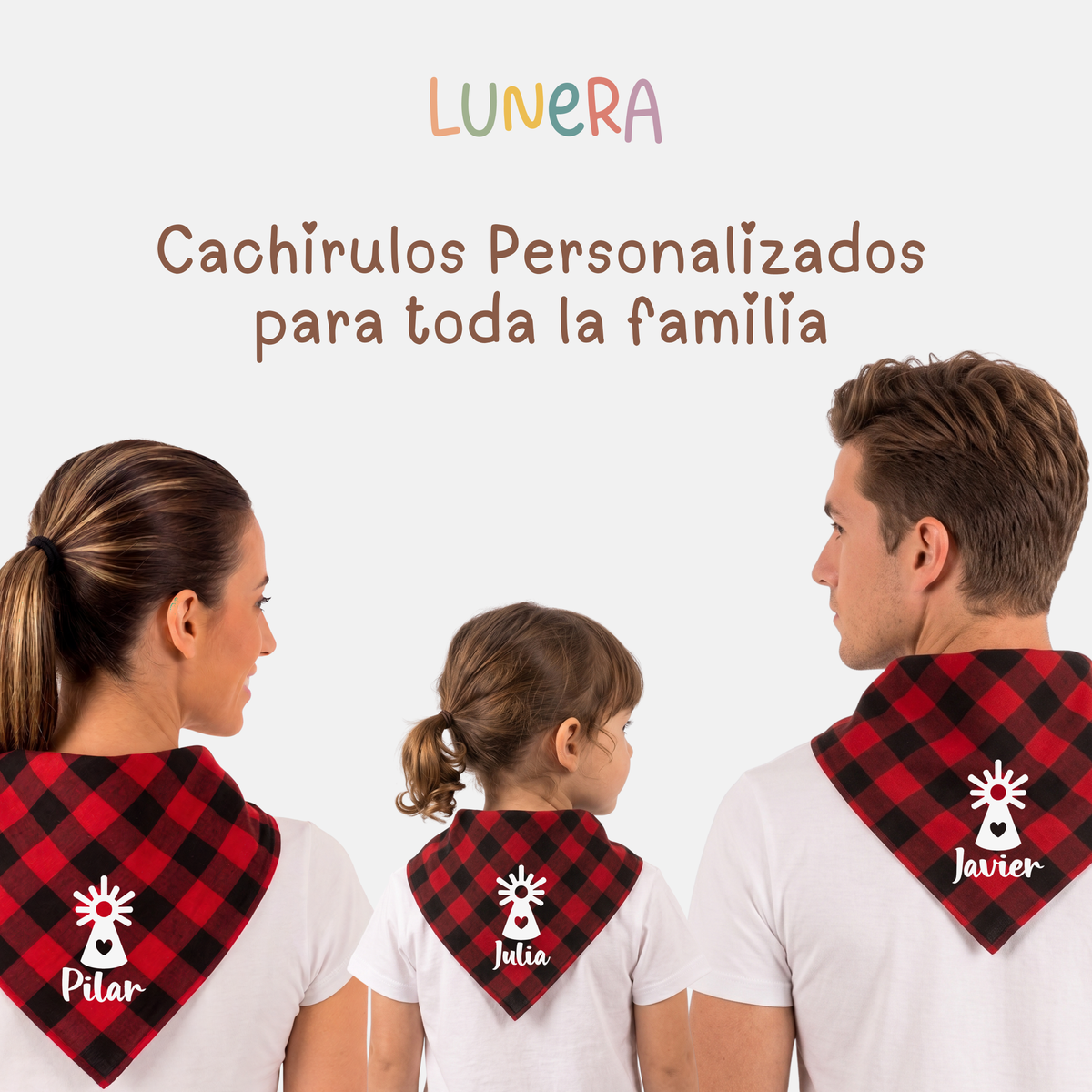 Familia con cachirulos personalizados con la Pilarica y sus nombres, Lunera