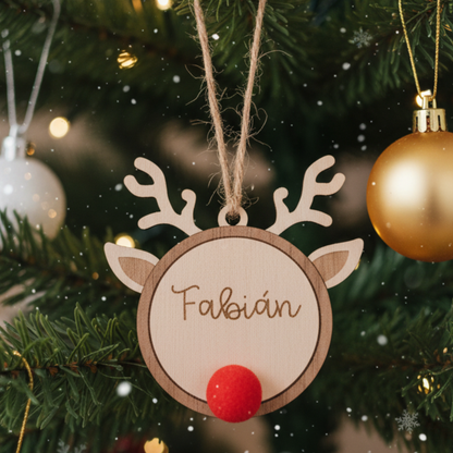 Bola de Navidad de madera con forma de reno y nombre Fabián grabado, hecha a mano en Zaragoza