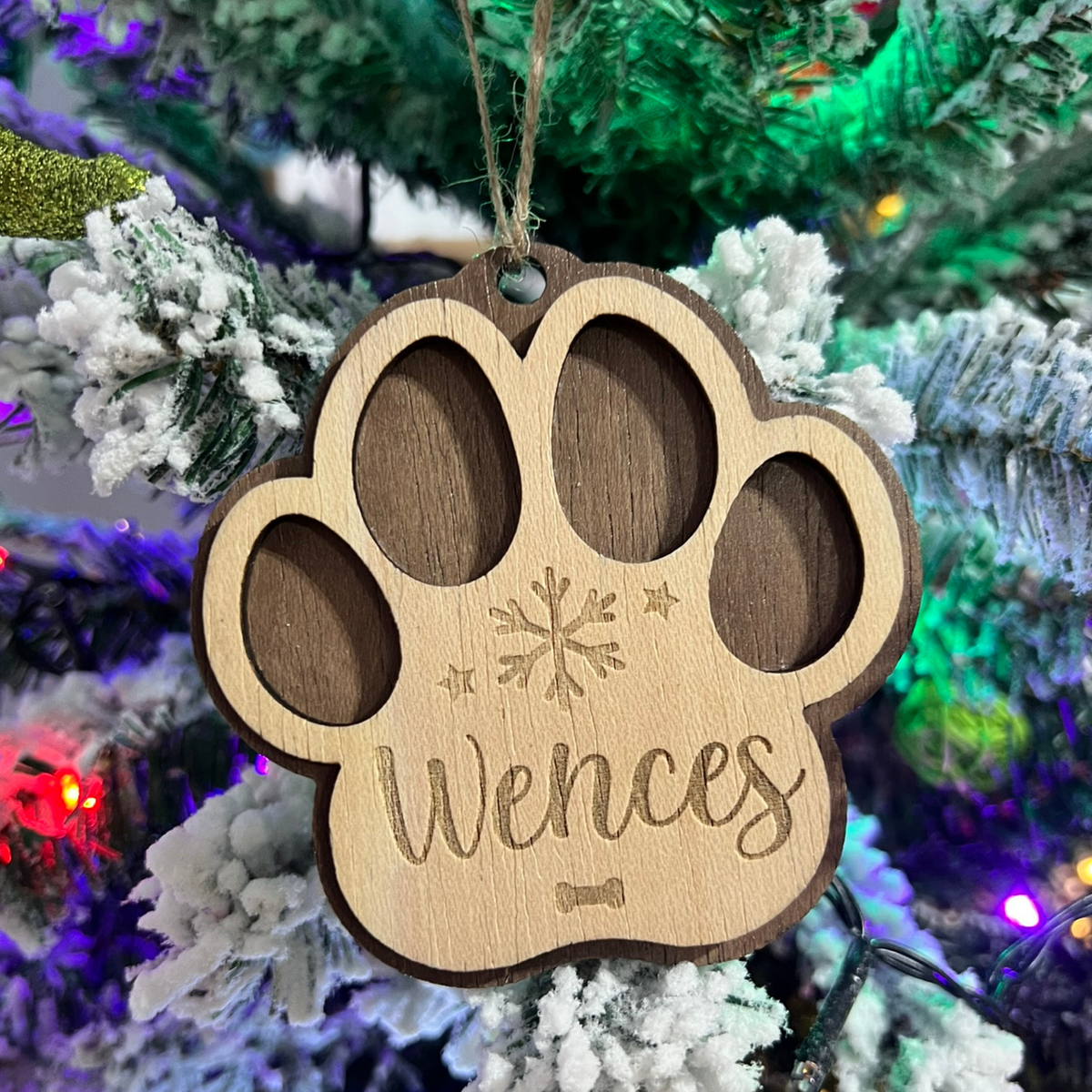 Bola de Navidad de madera con forma de huella de mascota y nombre Wences, Lunera
