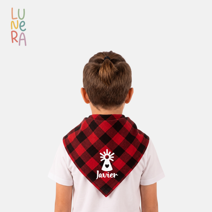 Niño de espaldas con cachirulo personalizado con la Pilarica y nombre Javier, Lunera