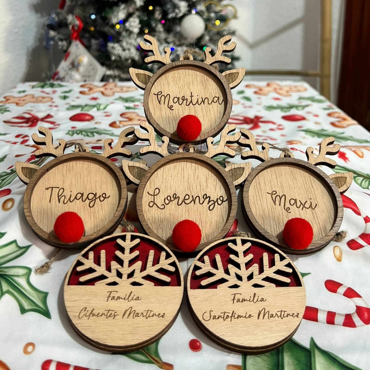 Bolas de Navidad de madera de reno y copo de nieve con los nombres de toda la familia, Lunera