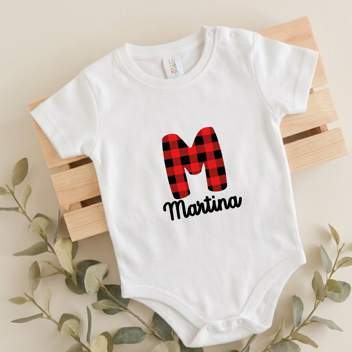 Body de bebé blanco con inicial M de cuadros cachirulo y nombre Martina, Lunera