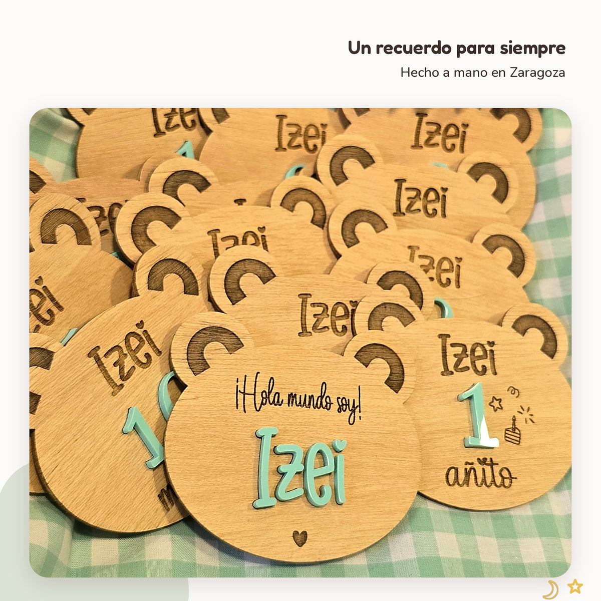Discos de nacimiento ositos de madera con nombre Izei, un recuerdo hecho a mano en Zaragoza por Lunera