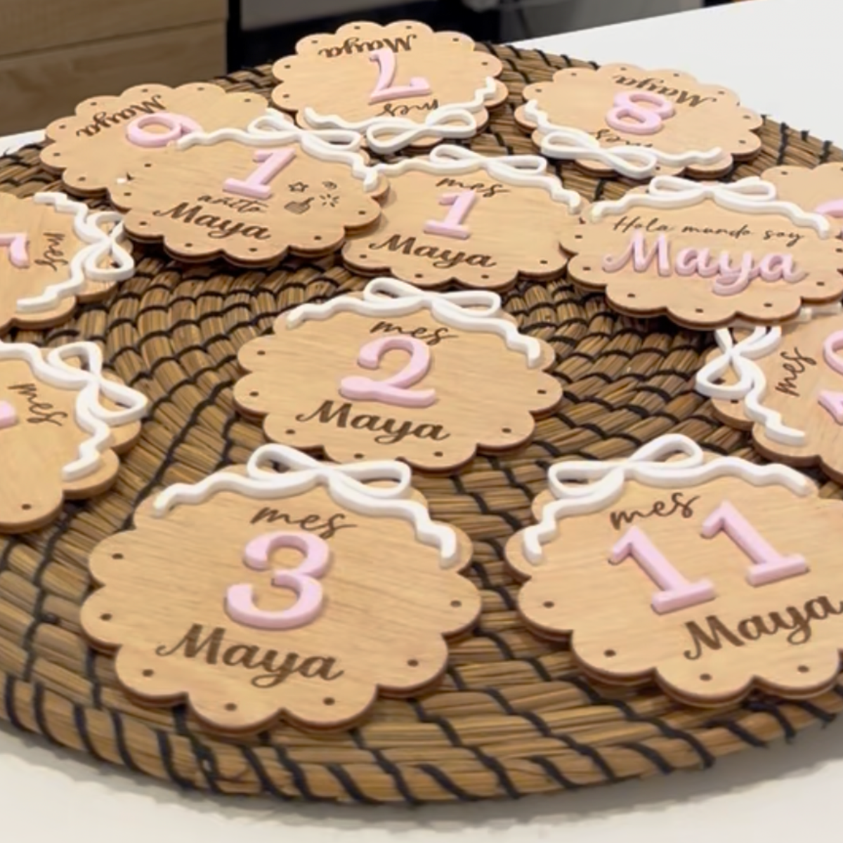 Juego completo de discos de cumple mes de madera con lazos y nombre Maya, Lunera